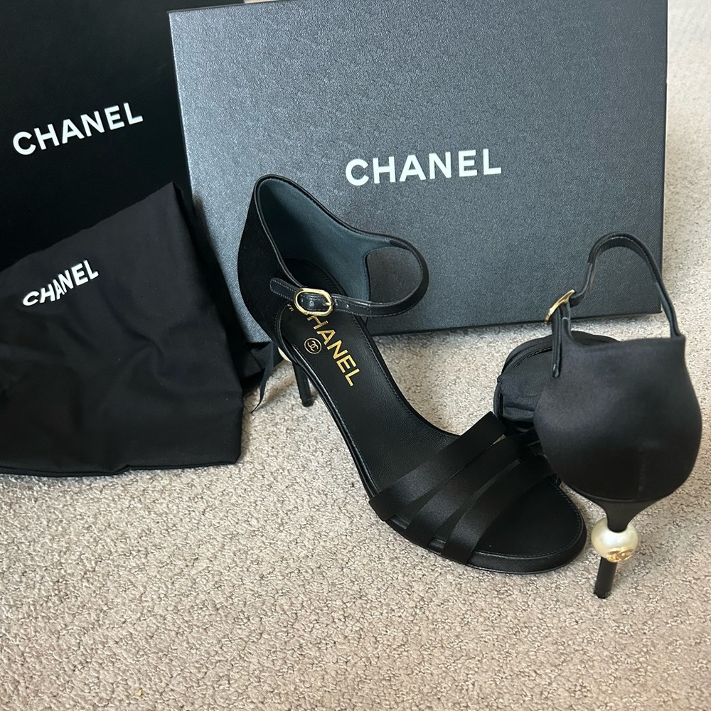 Chanel satin/leather pearl sandals NWT - Picture 3 of 11